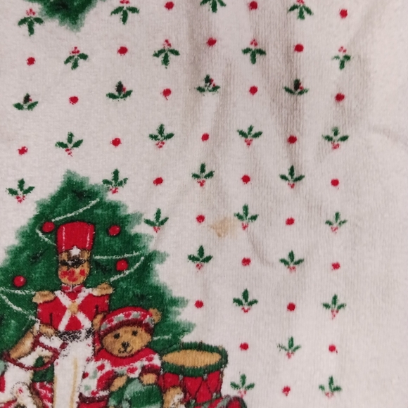 Vintage Set of 2 Different Christmas Hand Towels. - Picture 3 of 9